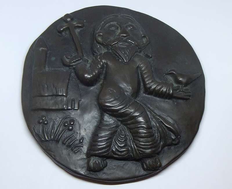 RARELY SEEN !! A VINTAGE WILD GOOSE STUDIO BRONZED PLAQUE OF ST KEVIN WITH BLACKBIRD ! 50 EURO VALUE