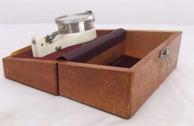 SUPER COOL !! AN OLD WATCHMAKERS JKA FEINTASTER MICROMETER MEASURING TOOL - GERMANY - 0.01 MM