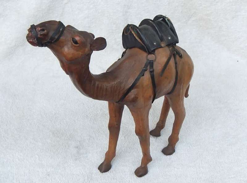 UNUSUAL SIZE !! A TALL HANDMADE VINTAGE LEATHER CLAD CAMEL ORNAMENT WITH LOADS OF DETAIL !!