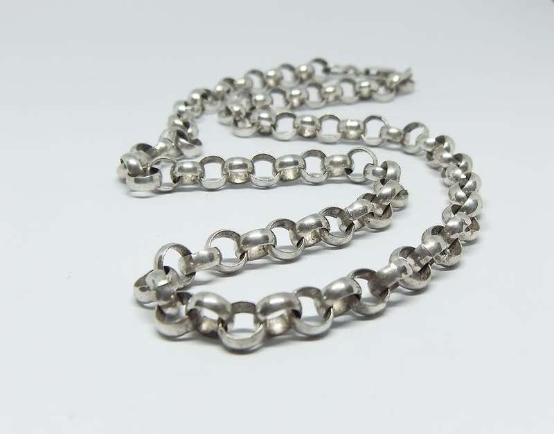 A SUPERB AND STRONG SOLID STERLING SILVER ROUND LINK NECKLACE WITH A QUALITY CLASP !! MUST HAVE !!