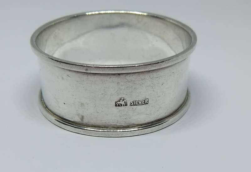 AN OLD SOLID STERLING SILVER NAPKIN RING BY DURBAN SILVERSMITH NORMAN WATSON - DICK KING STAMP