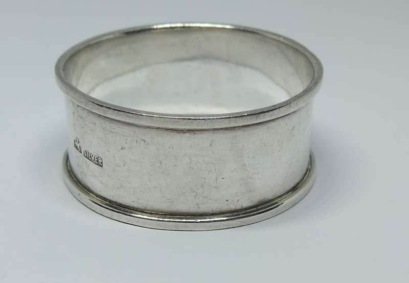 AN OLD SOLID STERLING SILVER NAPKIN RING BY DURBAN SILVERSMITH NORMAN WATSON - DICK KING STAMP