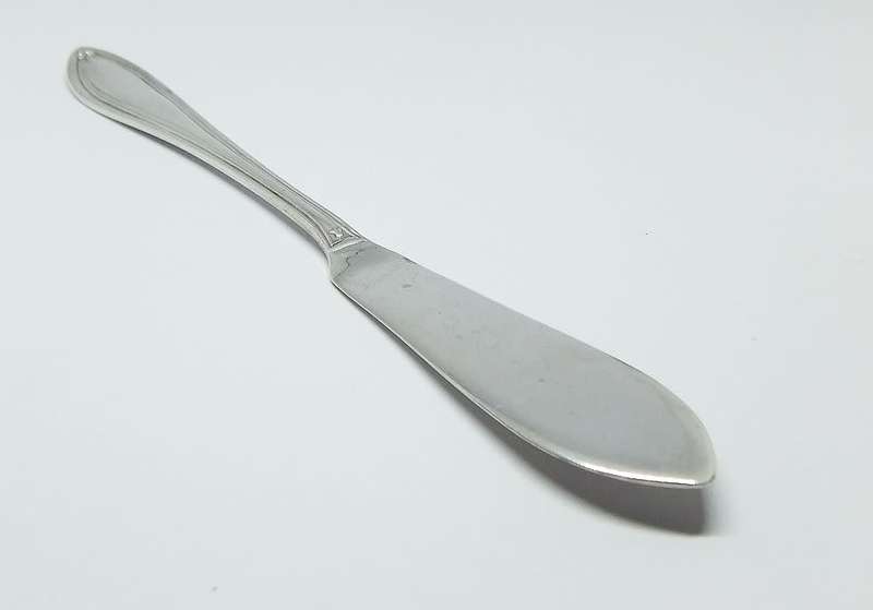 TOP CLASS !! A 1956 HALLMARKED SOLID STERLING SILVER PATE KNIFE BY A.S.P.CO OF SHEFFIELD ENGLAND !!
