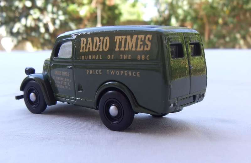 A VINTAGE DIE CAST METAL MODEL OF THE 1950 FORD E83W 10 CWT VAN BY MATCHBOX DINKY COLLECTION
