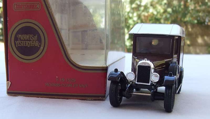 A VINTAGE DIE CAST METAL MODEL OF THE 1929 MORRIS COWLEY VAN BY MATCHBOX MODELS OF YESTERYEAR