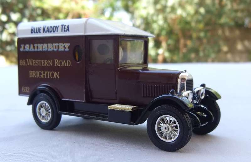 A VINTAGE DIE CAST METAL MODEL OF THE 1929 MORRIS COWLEY VAN BY MATCHBOX MODELS OF YESTERYEAR