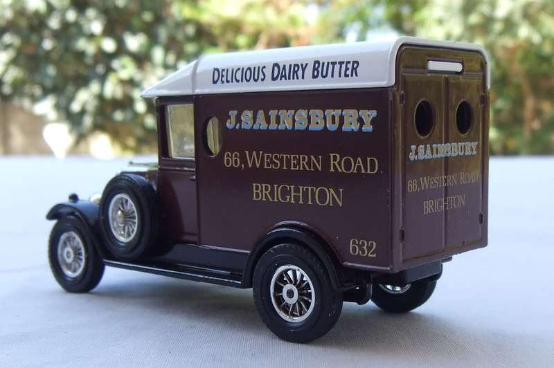 A VINTAGE DIE CAST METAL MODEL OF THE 1929 MORRIS COWLEY VAN BY MATCHBOX MODELS OF YESTERYEAR