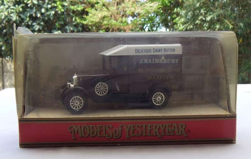A VINTAGE DIE CAST METAL MODEL OF THE 1929 MORRIS COWLEY VAN BY MATCHBOX MODELS OF YESTERYEAR