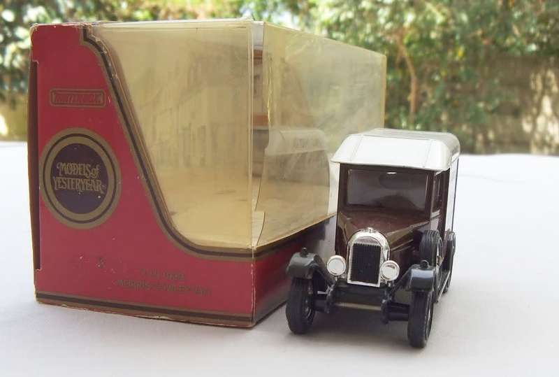A VINTAGE DIE CAST METAL MODEL OF THE 1929 MORRIS COWLEY VAN BY MATCHBOX MODELS OF YESTERYEAR