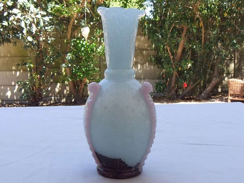 AN UNUSUAL AND BEAUTIFUL OLD GLASS VASE WITH PINK SWIRLS DETAIL AND A VICTORIAN LOOK !! MUST SEE !!