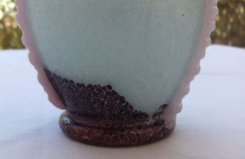 AN UNUSUAL AND BEAUTIFUL OLD GLASS VASE WITH PINK SWIRLS DETAIL AND A VICTORIAN LOOK !! MUST SEE !!
