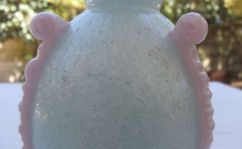 AN UNUSUAL AND BEAUTIFUL OLD GLASS VASE WITH PINK SWIRLS DETAIL AND A VICTORIAN LOOK !! MUST SEE !!