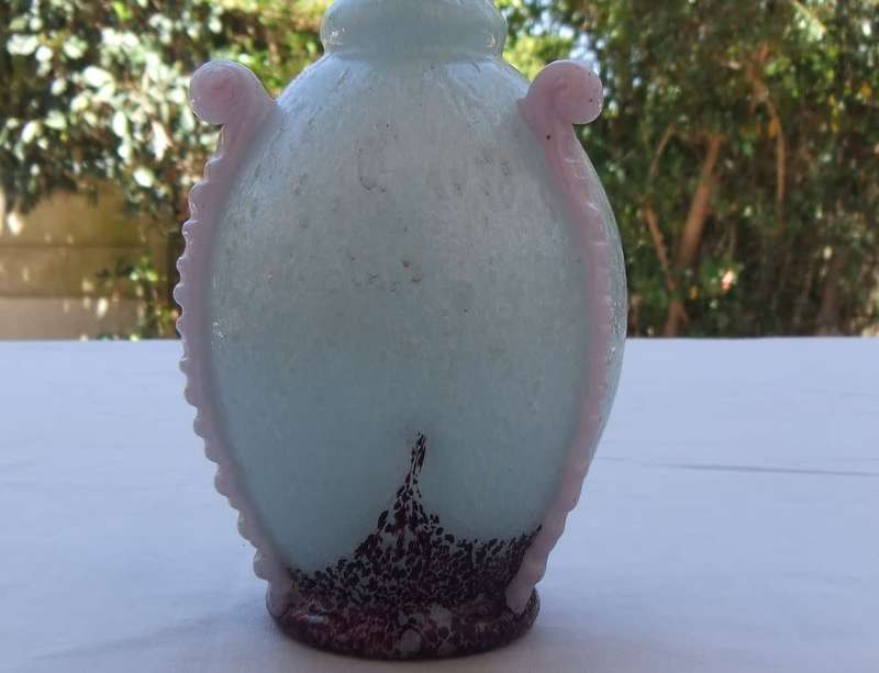 AN UNUSUAL AND BEAUTIFUL OLD GLASS VASE WITH PINK SWIRLS DETAIL AND A VICTORIAN LOOK !! MUST SEE !!