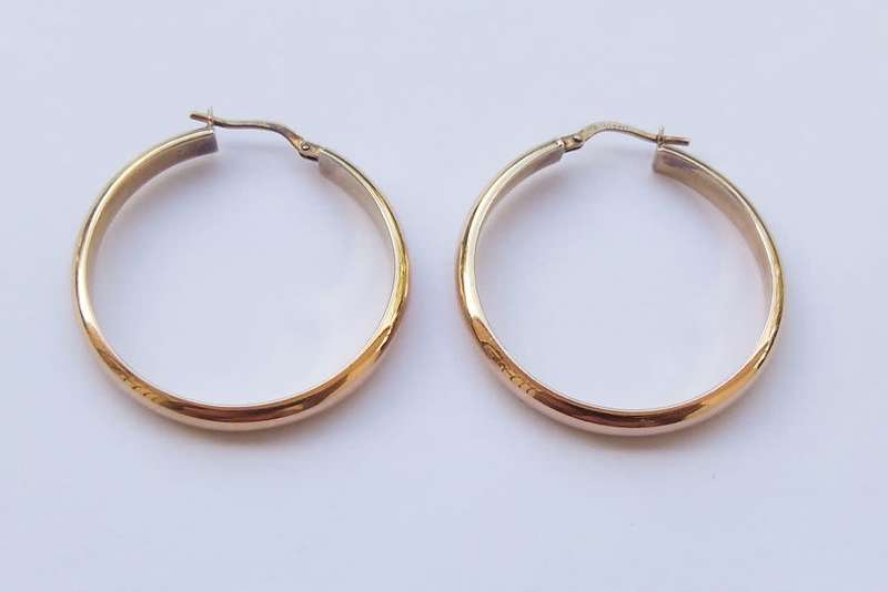 A LARGE SUPERB QUALITY GOLD PLATED STERLING SILVER PAIR OF HINGED CLIP HOOP EARRINGS !! MUST HAVE !!