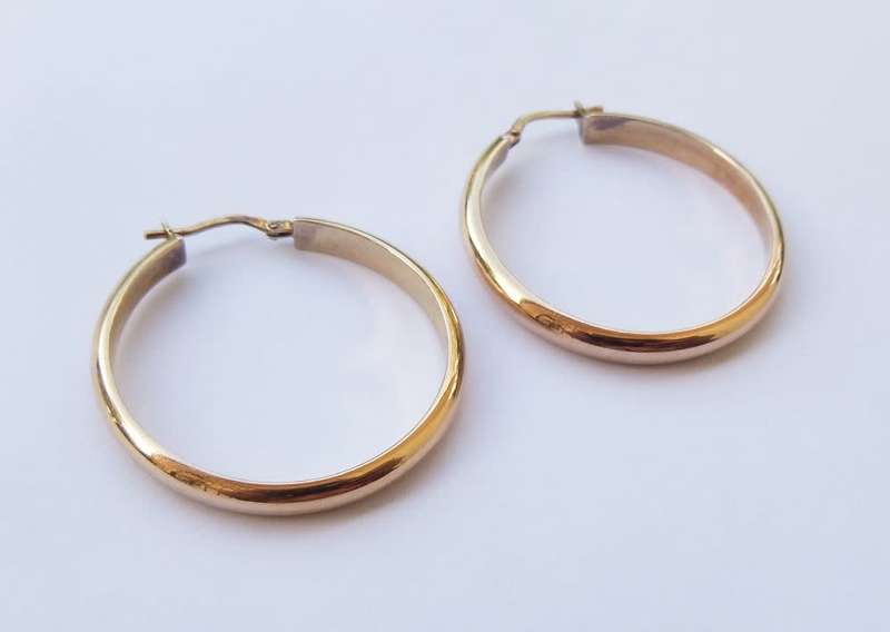 A LARGE SUPERB QUALITY GOLD PLATED STERLING SILVER PAIR OF HINGED CLIP HOOP EARRINGS !! MUST HAVE !!