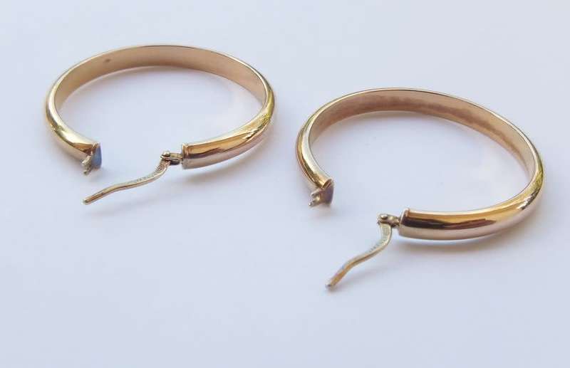 A LARGE SUPERB QUALITY GOLD PLATED STERLING SILVER PAIR OF HINGED CLIP HOOP EARRINGS !! MUST HAVE !!
