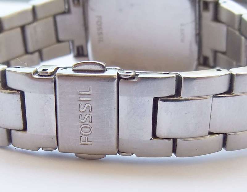 AN AWESOME QUALITY GENUINE FOSSIL LADIES WATCH IN EXCELLENT WORKING CONDITION !! NEW BATTERY !!