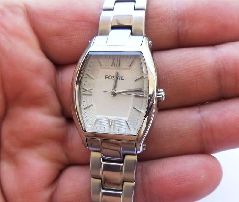 AN AWESOME QUALITY GENUINE FOSSIL LADIES WATCH IN EXCELLENT WORKING CONDITION !! NEW BATTERY !!