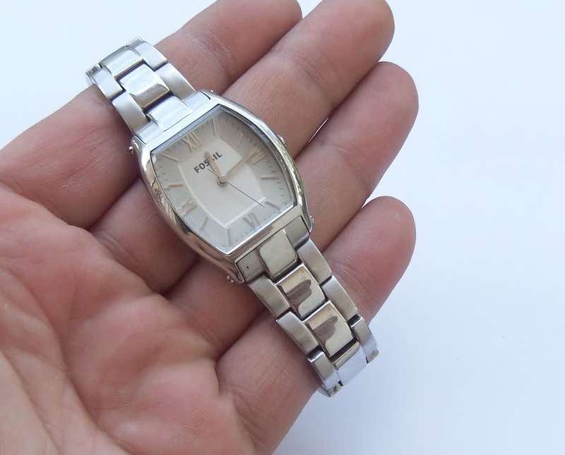 AN AWESOME QUALITY GENUINE FOSSIL LADIES WATCH IN EXCELLENT WORKING CONDITION !! NEW BATTERY !!