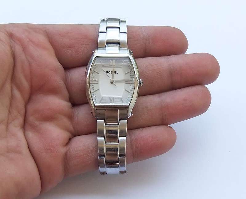 AN AWESOME QUALITY GENUINE FOSSIL LADIES WATCH IN EXCELLENT WORKING CONDITION !! NEW BATTERY !!