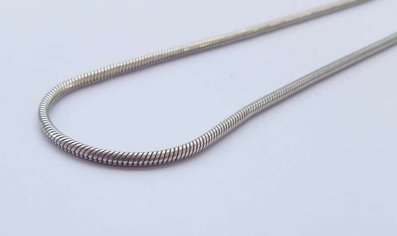 WOW !! A FABULOUS GENUINE ITALIAN STERLING SILVER SNAKE STYLE NECKLACE IN EXCELLENT CONDITION !!
