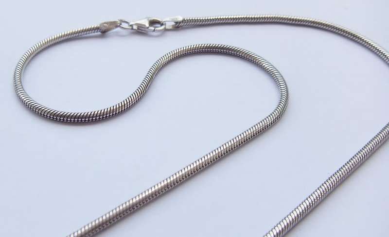 WOW !! A FABULOUS GENUINE ITALIAN STERLING SILVER SNAKE STYLE NECKLACE IN EXCELLENT CONDITION !!
