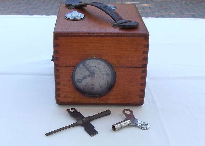 RARE FIND !! AN ANTIQUE PIGEON CLOCK BY HENRY MARTENS & COMPANY MADE IN BELGIUM CIRCA 1920 !! WOW !