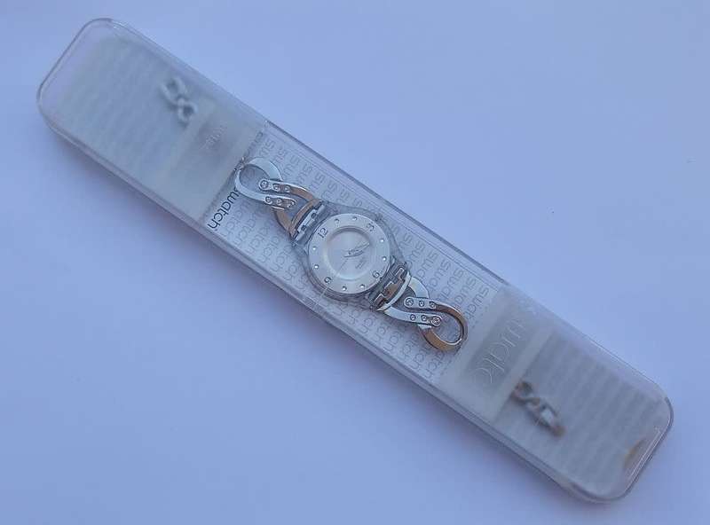 A CLASSY GENUINE SWISS SWATCH WATCH IN EXCELLENT CONDITION WITH A BRAND NEW BATTERY !! 100% AWESOME