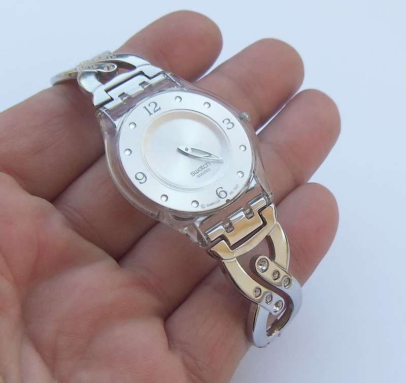 A CLASSY GENUINE SWISS SWATCH WATCH IN EXCELLENT CONDITION WITH A BRAND NEW BATTERY !! 100% AWESOME