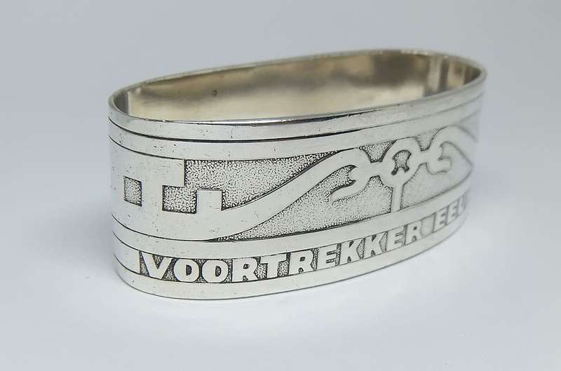 Prysloos !! A vintage solid sterling silver napkin ring commemorating the Great Trek !! Voortrekkers