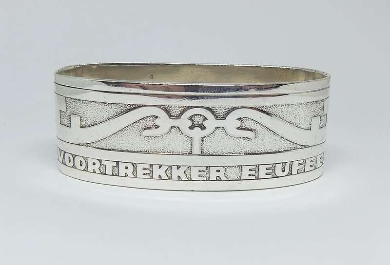 Prysloos !! A vintage solid sterling silver napkin ring commemorating the Great Trek !! Voortrekkers
