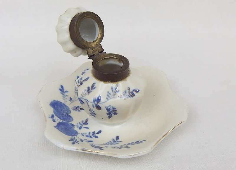 A rare antique Victorian period hand painted French porcelain inkwell with hinged lid