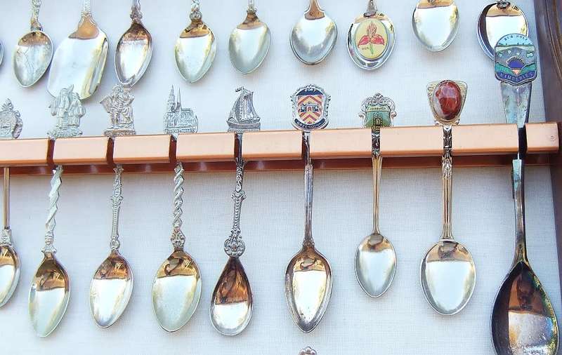 A vintage metal spoon rack with 36 souvenir spoons in great condition # 2