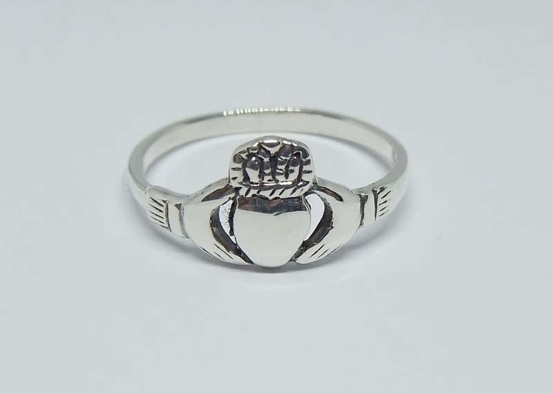 A genuine sterling silver Claddagh ring aka sweetheart ring - Brand new