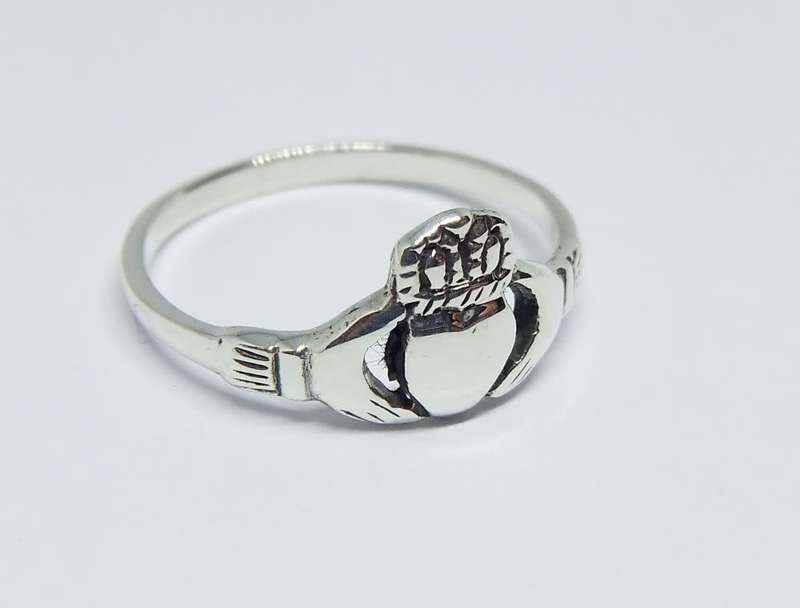 A genuine sterling silver Claddagh ring aka sweetheart ring - Brand new