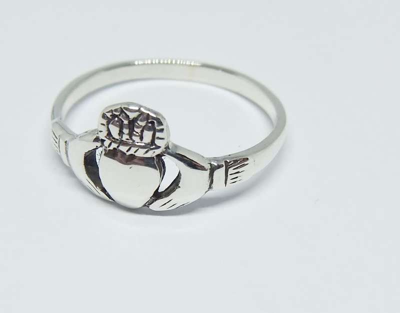 A genuine sterling silver Claddagh ring aka sweetheart ring - Brand new