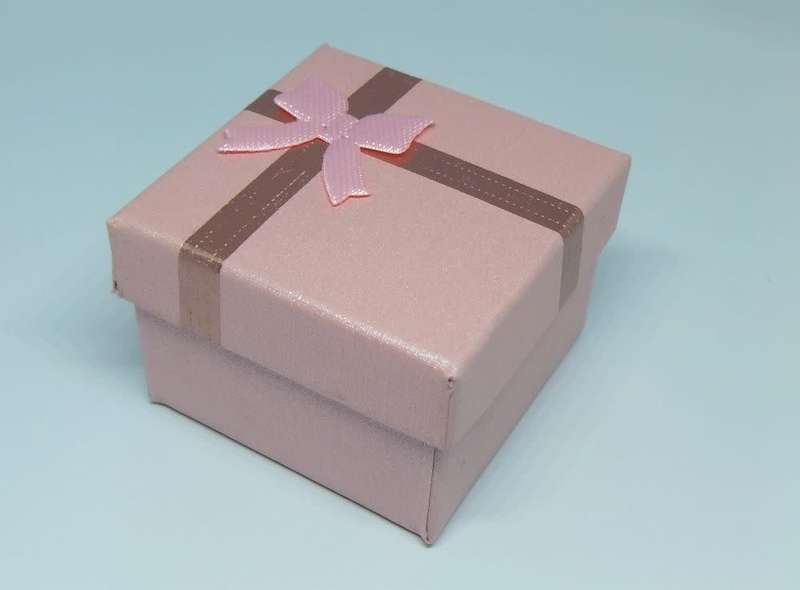 A genuine sterling silver ring with a faceted purple inset - Brand new - With gift box