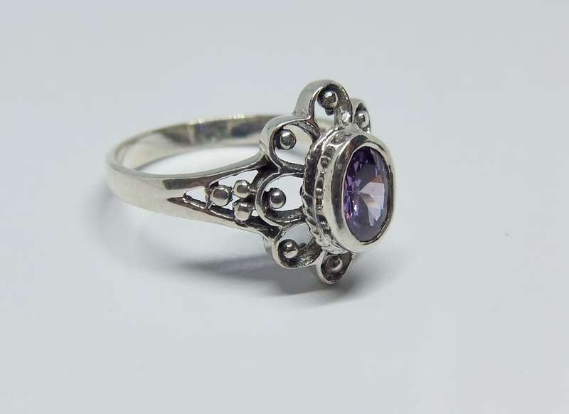 A genuine sterling silver ring with a faceted purple inset - Brand new - With gift box
