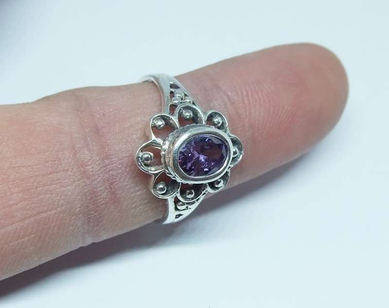 A genuine sterling silver ring with a faceted purple inset - Brand new - With gift box