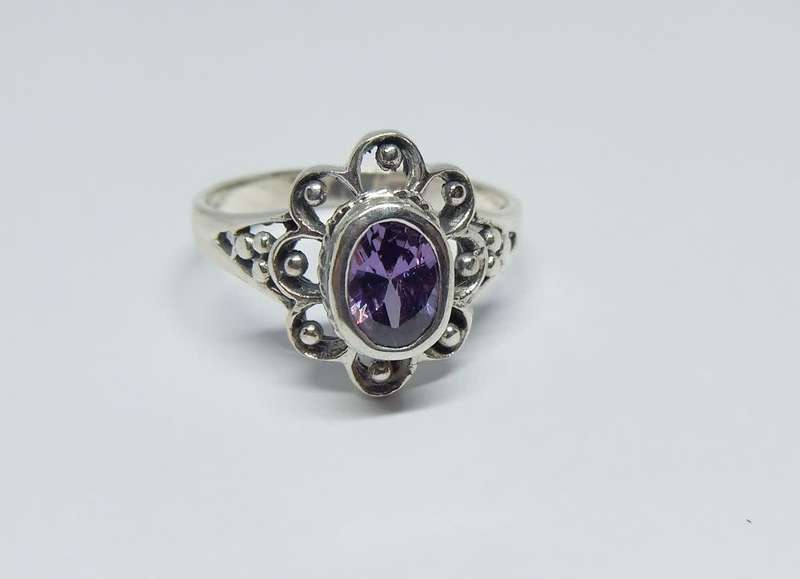 A genuine sterling silver ring with a faceted purple inset - Brand new - With gift box