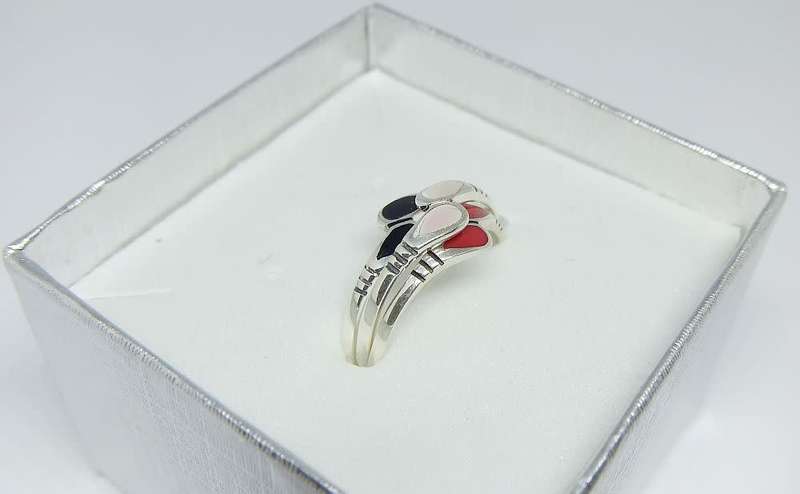 Three genuine sterling silver rings that interlock perfectly - Brand new - With gift box