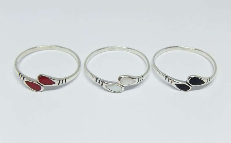 Three genuine sterling silver rings that interlock perfectly - Brand new - With gift box