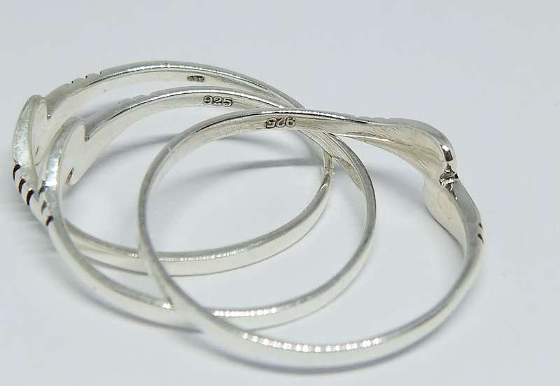 Three genuine sterling silver rings that interlock perfectly - Brand new - With gift box