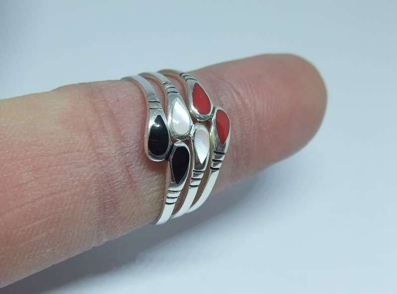 Three genuine sterling silver rings that interlock perfectly - Brand new - With gift box