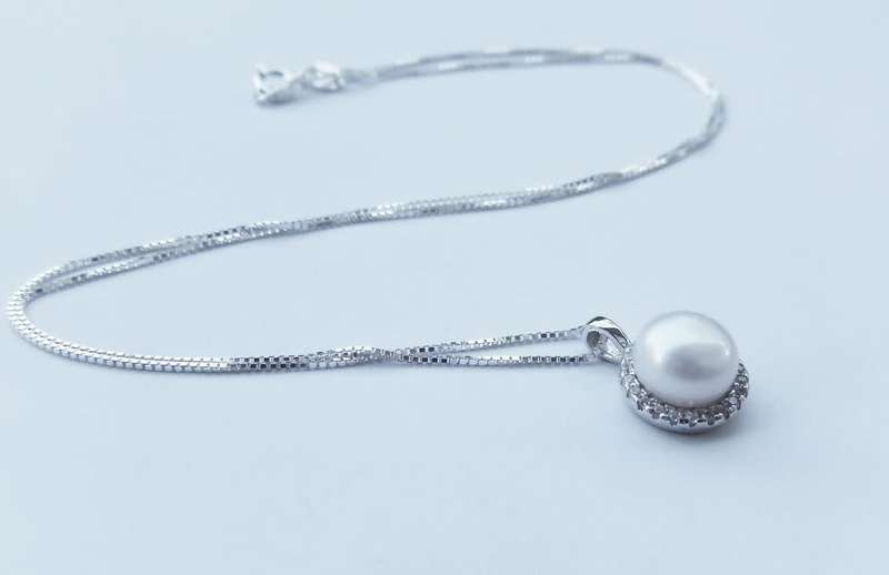 A genuine sterling silver necklace and genuine Mabe pearl pendant - Brand new - Boxed