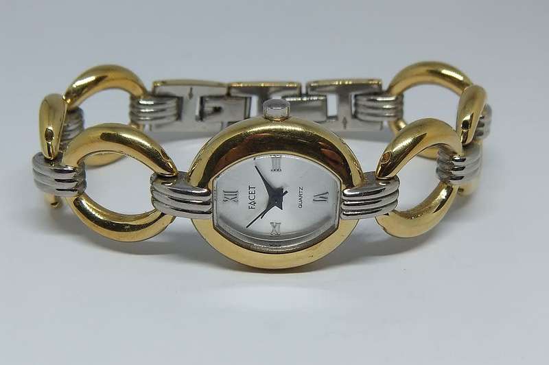 A classy ladies Facet wristwatch in excellent condition - Brand new battery - Working 100%