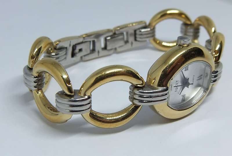 A classy ladies Facet wristwatch in excellent condition - Brand new battery - Working 100%