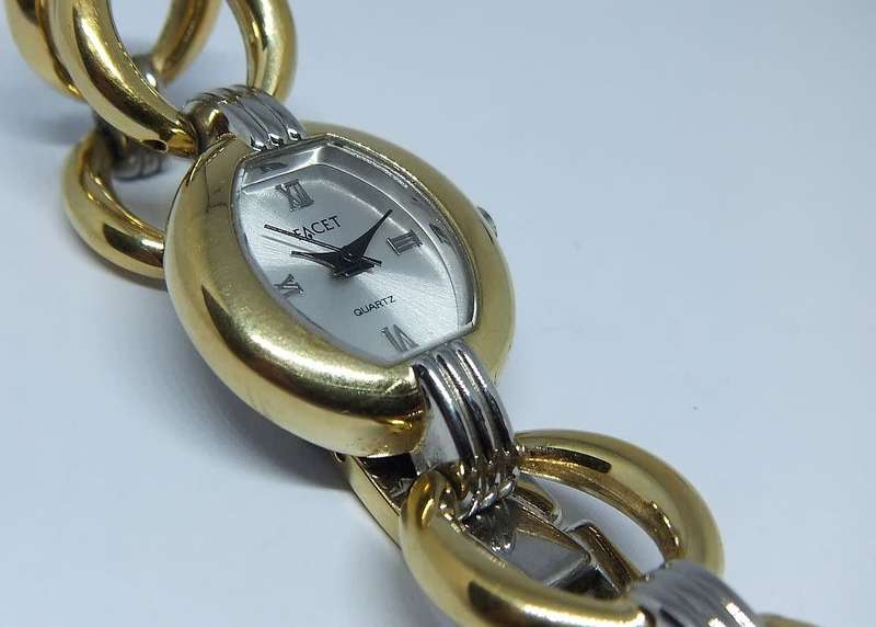 A classy ladies Facet wristwatch in excellent condition - Brand new battery - Working 100%