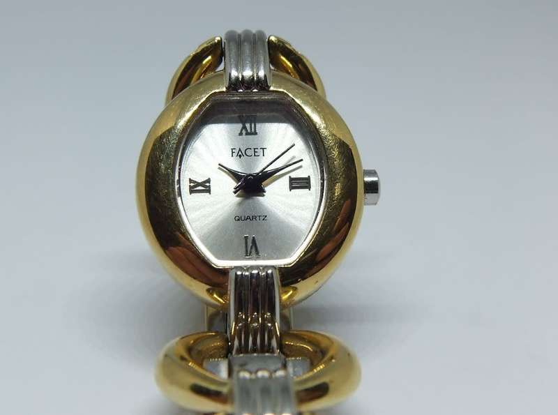 A classy ladies Facet wristwatch in excellent condition - Brand new battery - Working 100%