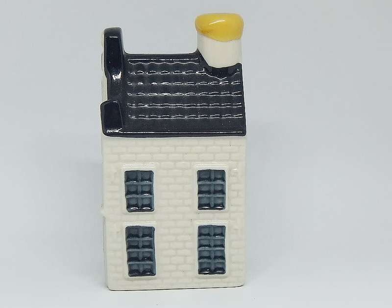 A vintage number 19 Dutch house form decanter by Delfts made for KLM with original contents - sealed
